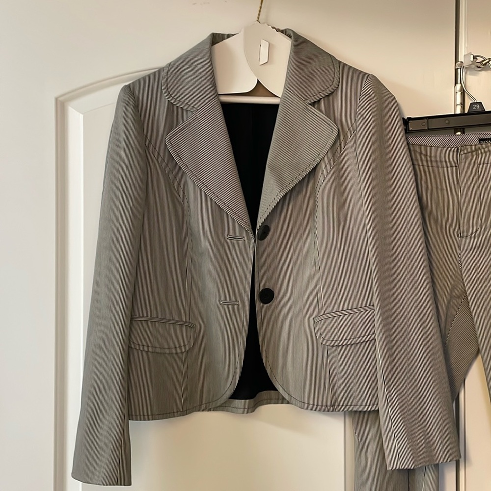 Dana Buchman petite 12 black and white pinstripe vintage suit